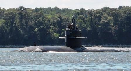 Submarine exits Yorktown in York River